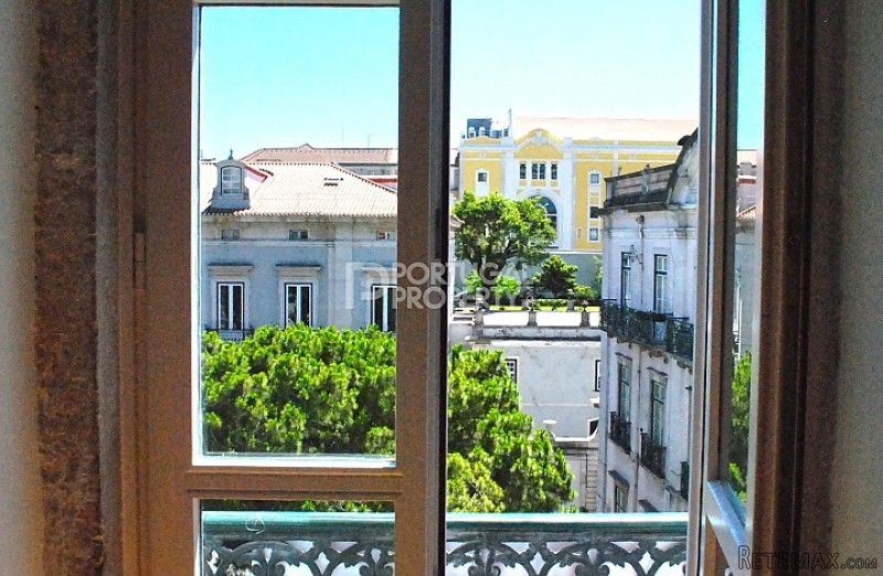 Apartment with Great Views in Chiado