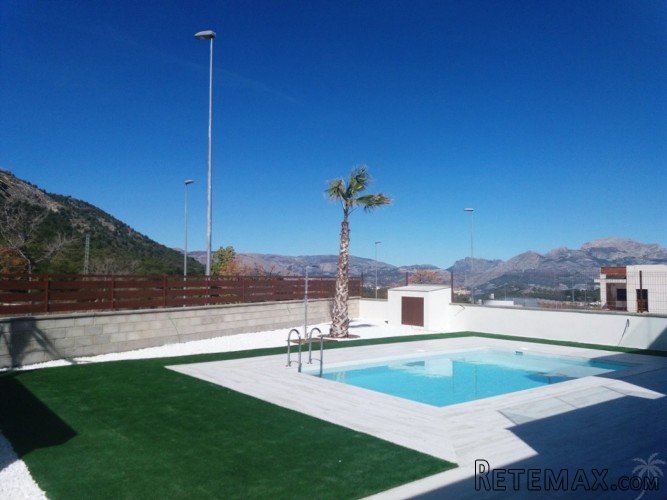 This brand-new villa is located in a residential area of.. - 2