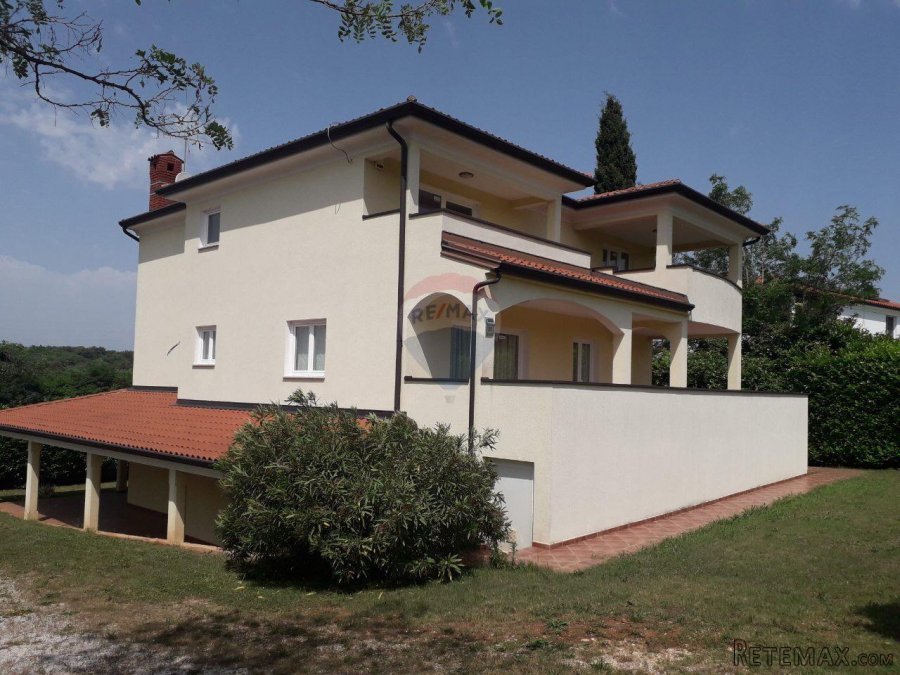 ISTRA,Samostojeća kuća u predgrađu Umaga