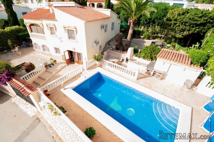 This spacious villa in the Gran Sol area of Calpe with.. - 4