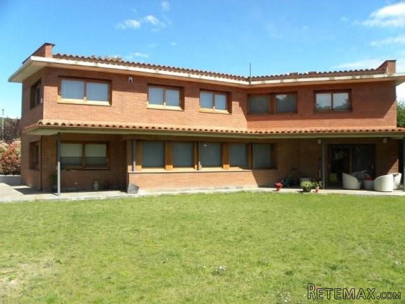 4 bedroom Detached House For Sale:..