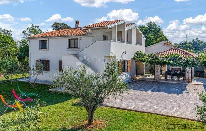 Medulin, Kuća sa dva apartmana na mirnoj lokaciji