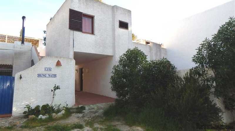 Corner house in quiet area - 2