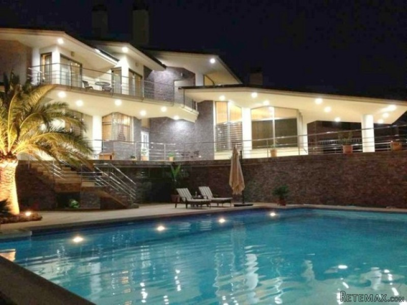 5 Bedrooms - Villa - Alicante - For Sale
