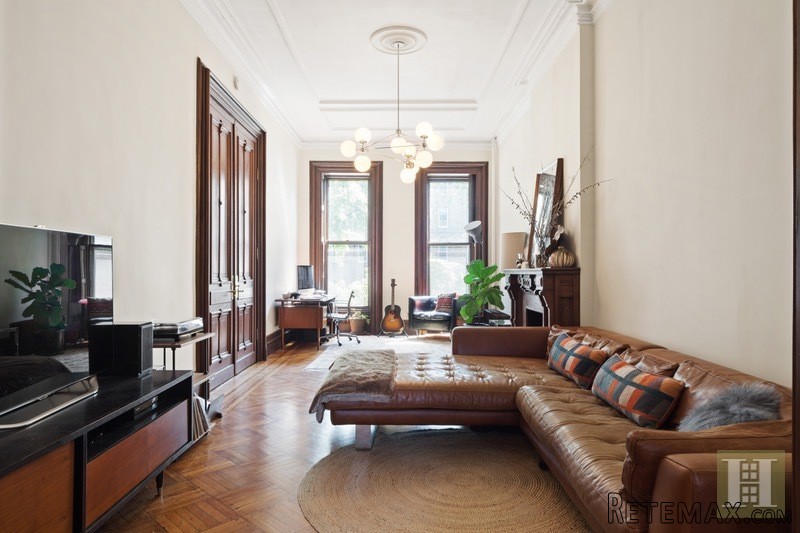 7 bedroom Town House For Sale: 304.. - 2