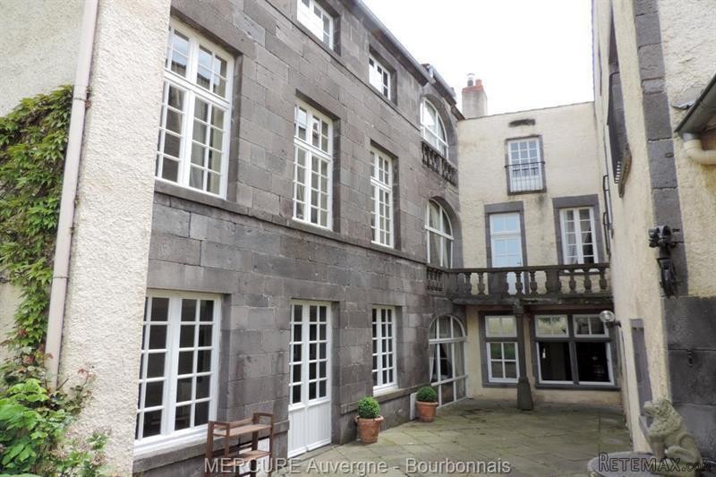 9 bedroom House For Sale: 63350..