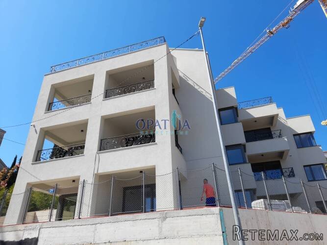 Opatija blizina centra Penthouse 3.kat, 3S+DB, 218.82 m2 - 2