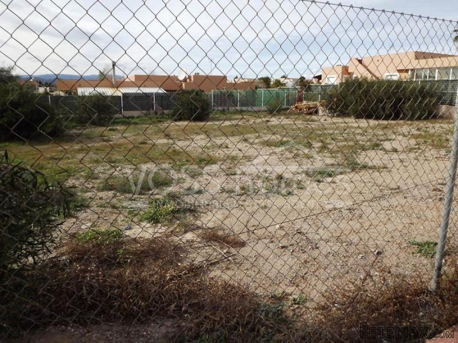 Urban building "corner" plot of approx 740m2 for sale in la.. - 2