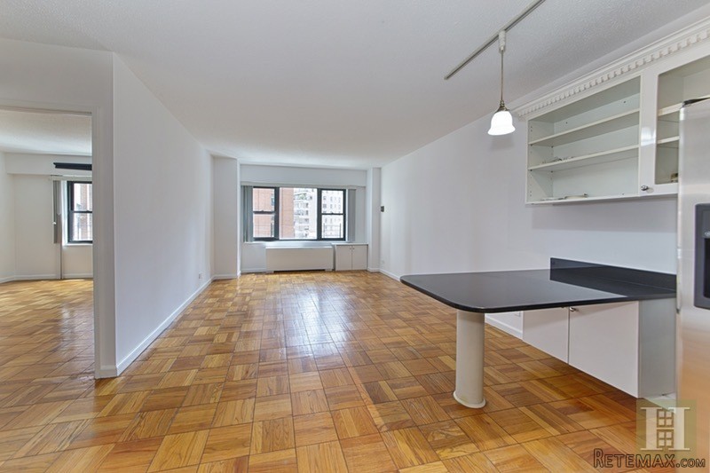 1 bedroom Apartment For Sale: 20 WEST..