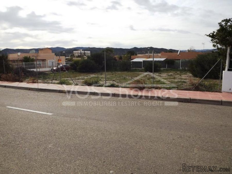 Urban building "corner" plot of approx 740m2 for sale in la.. - 3