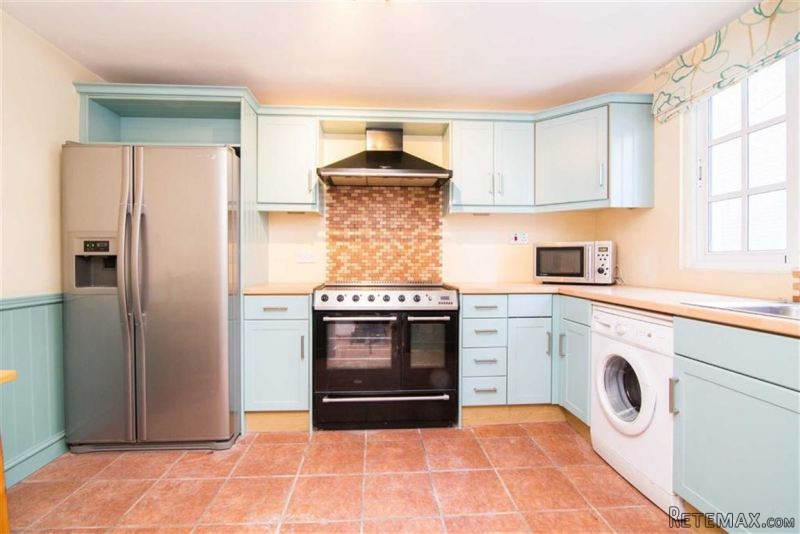 3 bed apartment in Carltree House - 2