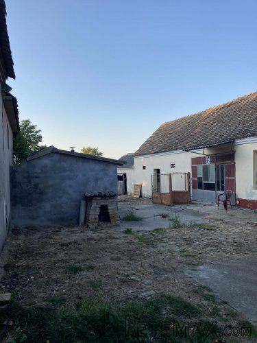 Prodajem kucu u Novim Karlovcima - 4