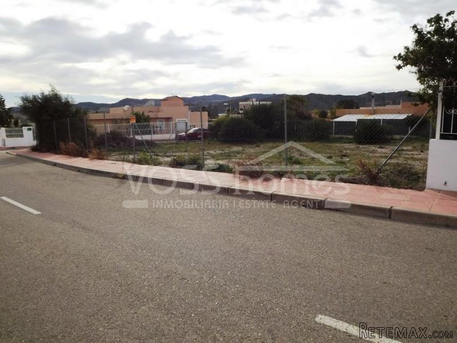 Urban building "corner" plot of approx 740m2 for sale in la.. - 4