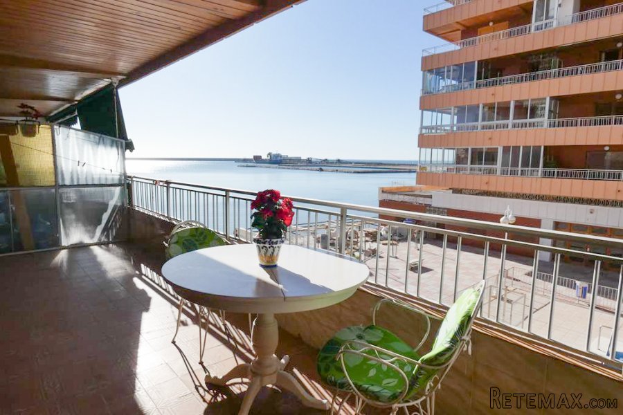 Apartamento en primerísima línea de playa del Acequion a m..