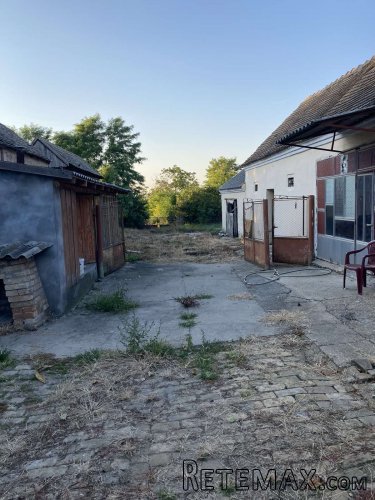 Prodajem kucu u Novim Karlovcima - 5