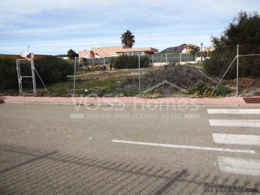 Urban building "corner" plot of approx 740m2 for sale in la.. - 6