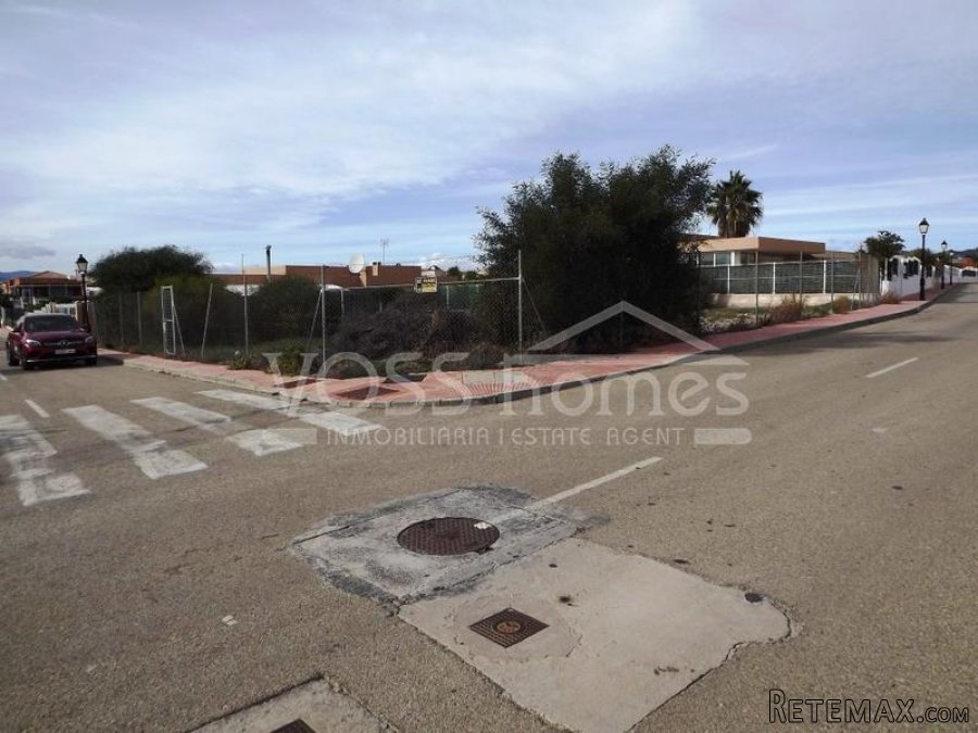 Urban building "corner" plot of approx 740m2 for sale in la.. - 7