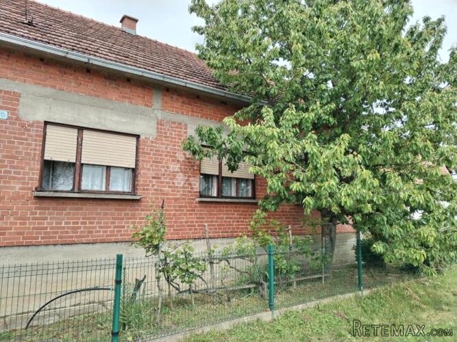 Visoka prizemnica s okućnicom 1.300 m² – Haganj