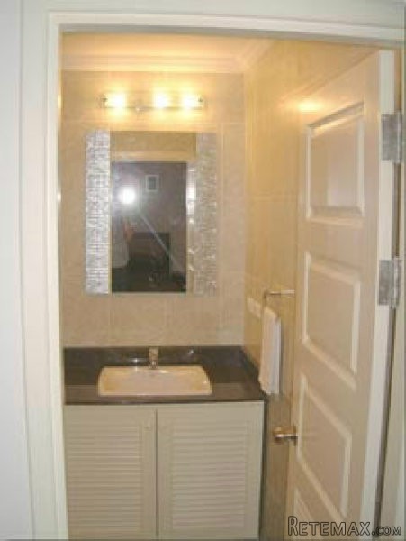 Lofty 2 Bedroom Apartment close to..
