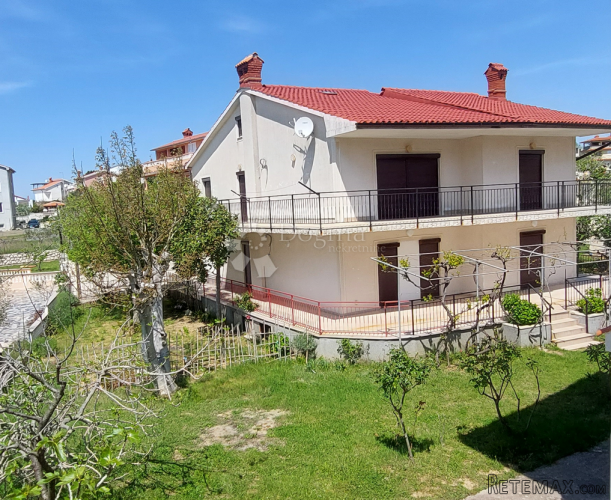 Odlična apartmanska kuća u Loparu