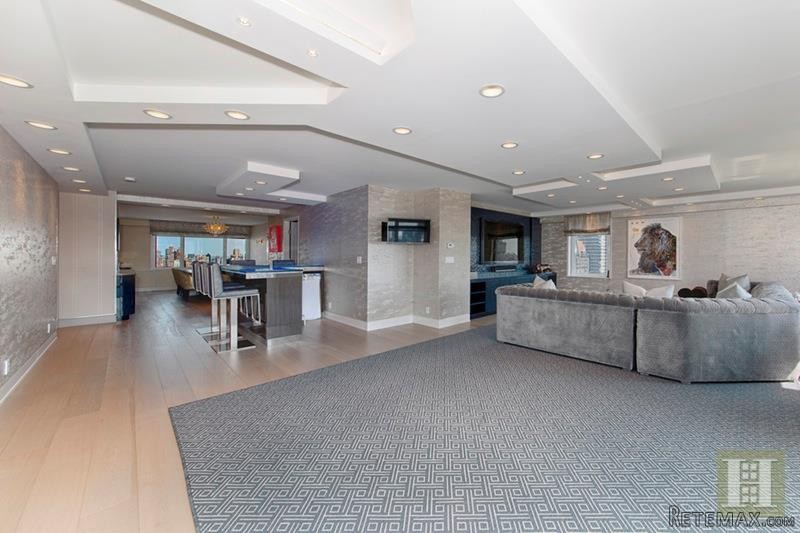 3 bedroom Apartment For Sale: 303 EAST..