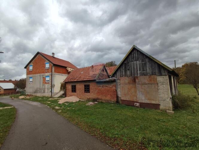 Lika,Brinje, kuće sa zemljištem 37250 m2 - 2