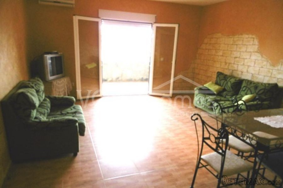 Light & airy 4 bed, 2 bath, 1st floor, ( no lift).. - 2
