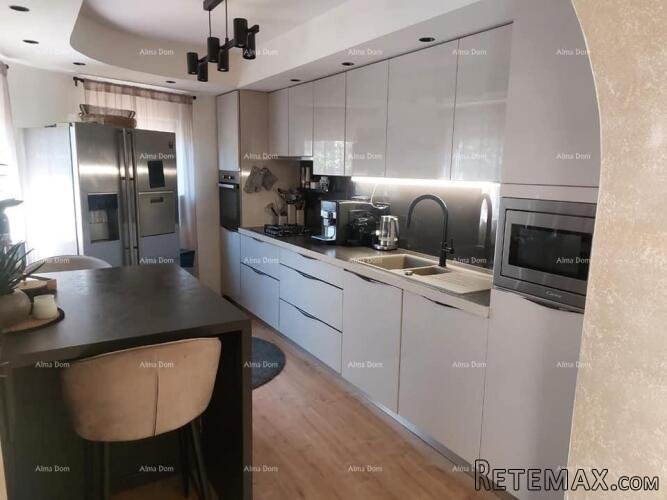 Prodaje se stan 90m2 sa konobom i vrtom, Novigrad - 2