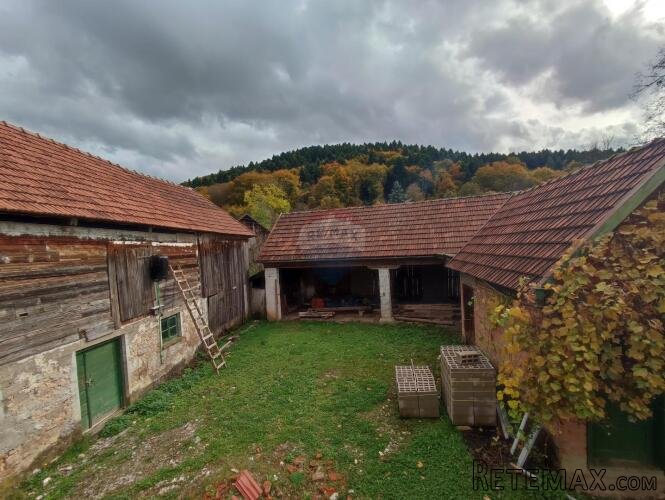 Lika,Brinje, kuće sa zemljištem 37250 m2 - 3