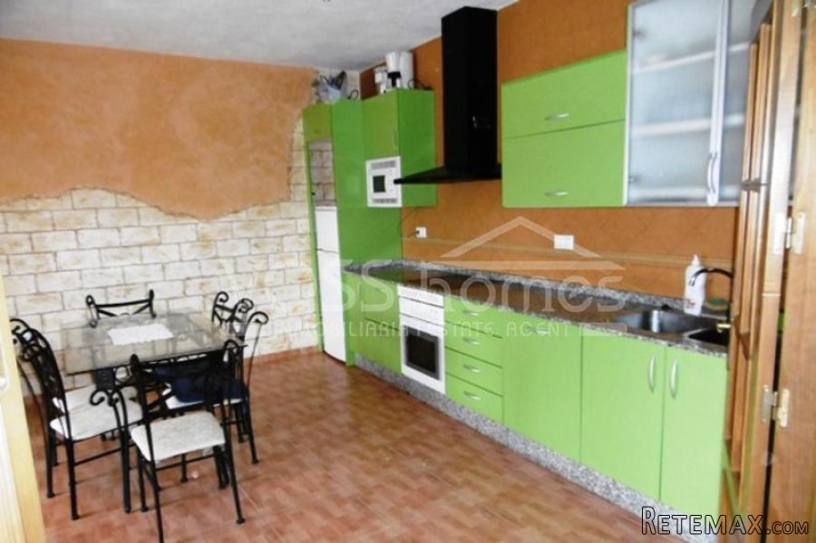Light & airy 4 bed, 2 bath, 1st floor, ( no lift).. - 3