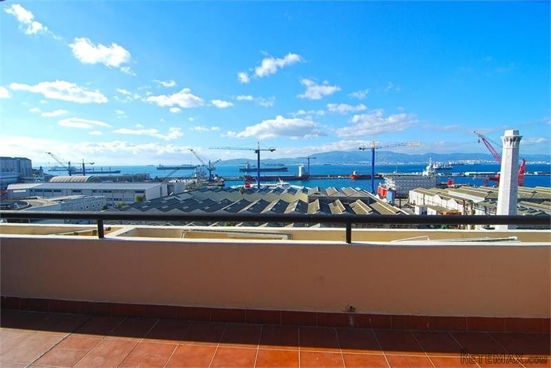 4 bedroom Apartment For Sale: Jumpers..