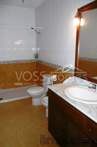 Light & airy 4 bed, 2 bath, 1st floor, ( no lift).. - 6
