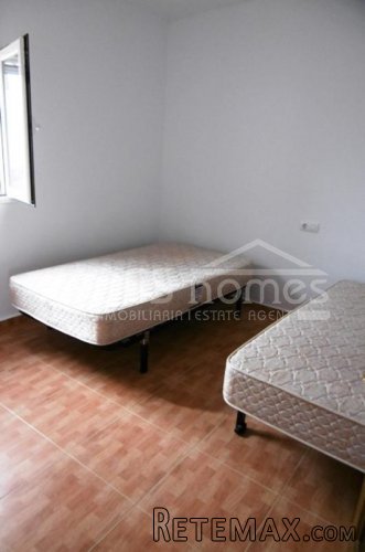 Light & airy 4 bed, 2 bath, 1st floor, ( no lift).. - 7