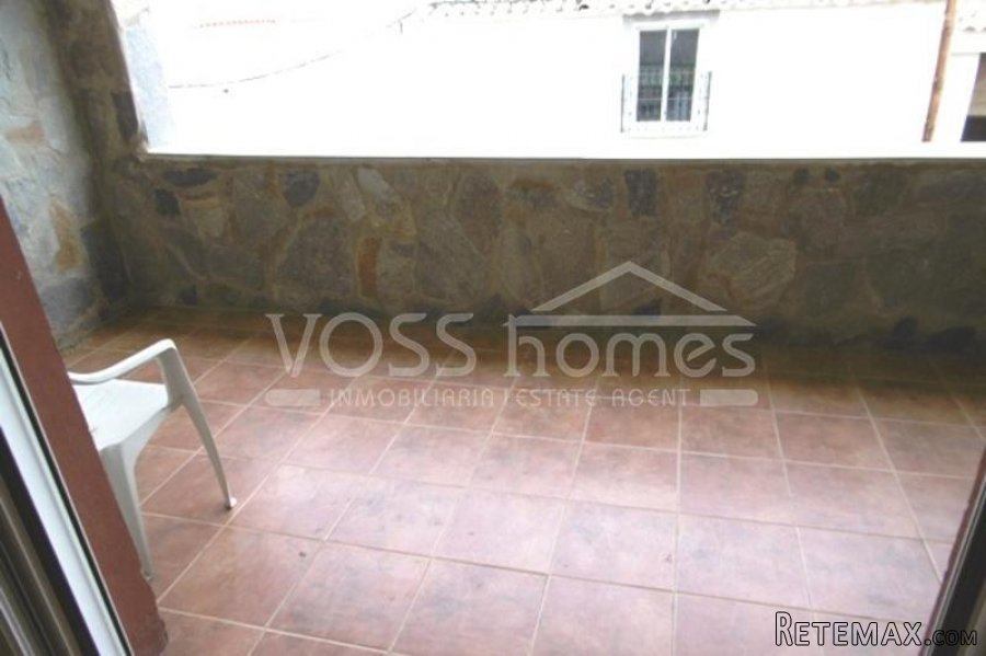 Light & airy 4 bed, 2 bath, 1st floor, ( no lift).. - 8