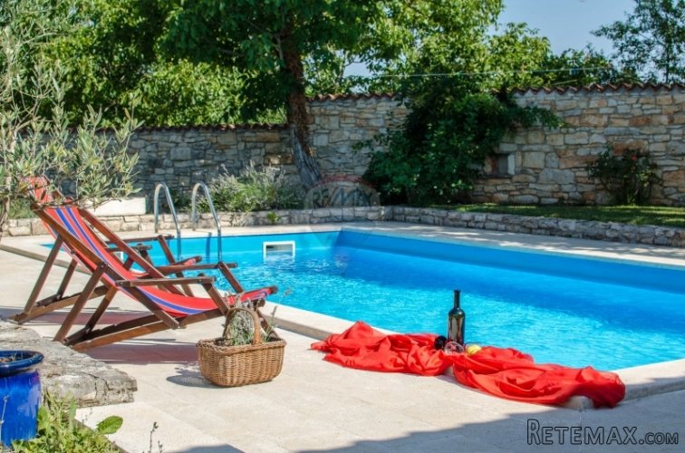 3 KAMENE KUĆE SA BAZENOM BLIZU SVETVINČENTE - 2