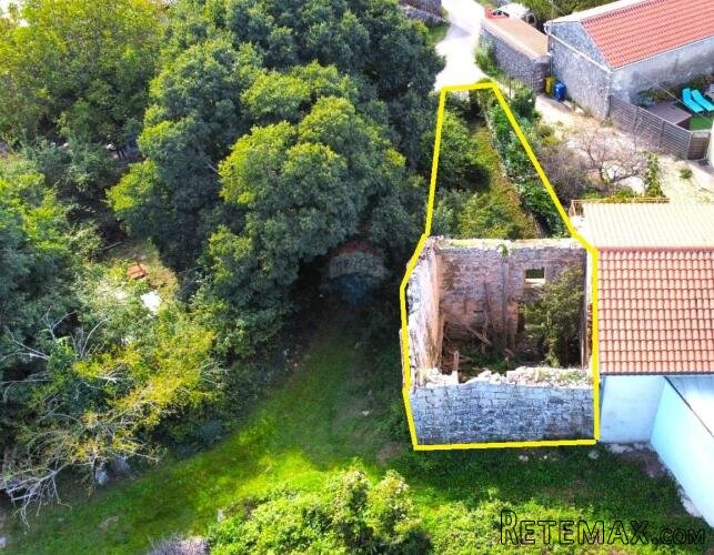 Istra, Rovinj, 8km, ruševna kuća sa 90 m2 okućnice