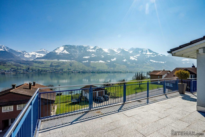 SPACIOUS ROOFTOP APARTMENT WITH..