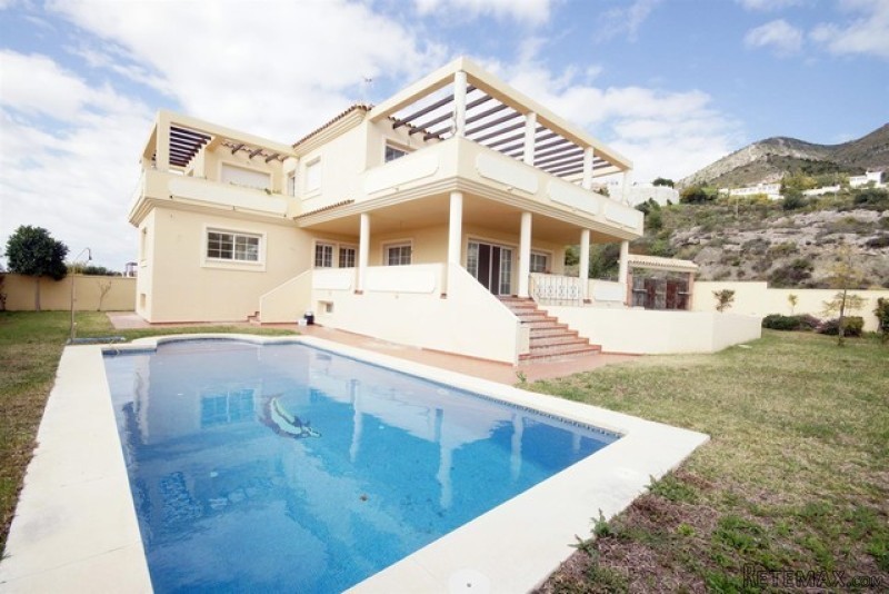 5 Bedrooms - Villa - Malaga - For Sale
