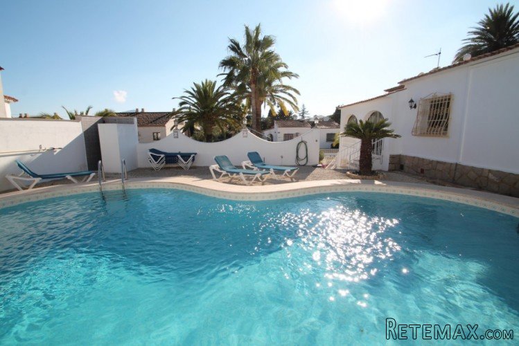 SPACIOUS VILLA WITH MANY FACILITIES!!! Spanish style villa..