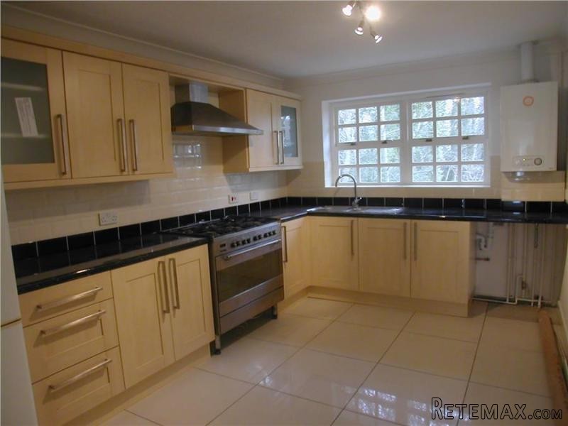 3 Bedrooms - House - Hampshire - For.. - 2