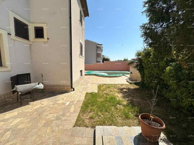 Prodajemo kuću sa pet apartmana na odličnoj lokaciji! - 2