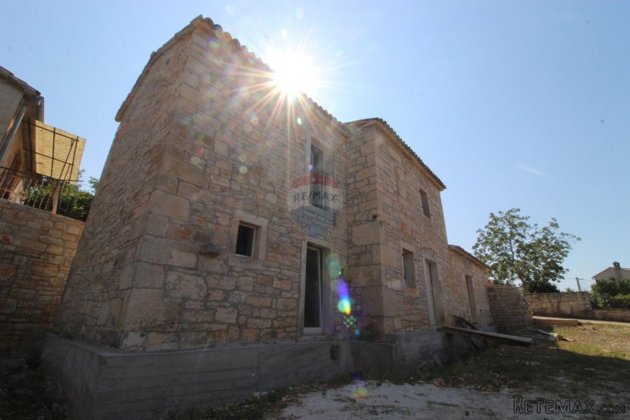 ROVINJ OKOLICA, autohtona kamena kuća s bazenom