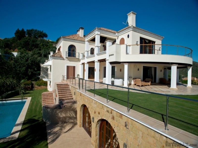 6 Bedroom Villa For Sale Situated In La..