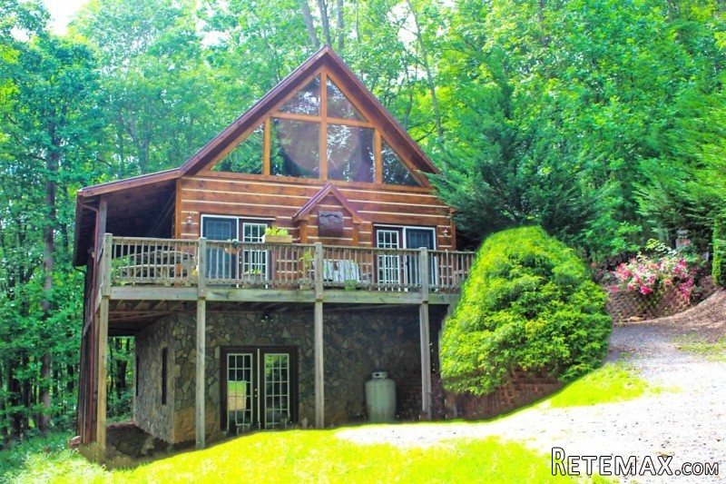 Charming Southern Ashe County Cabin