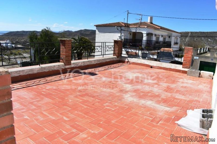 Large, 2 storey, corner, village house with 4 bedrooms.. - 3