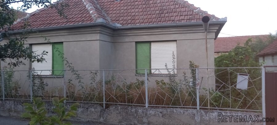 Prodajem kucu u Perlezu-Zrenjanin