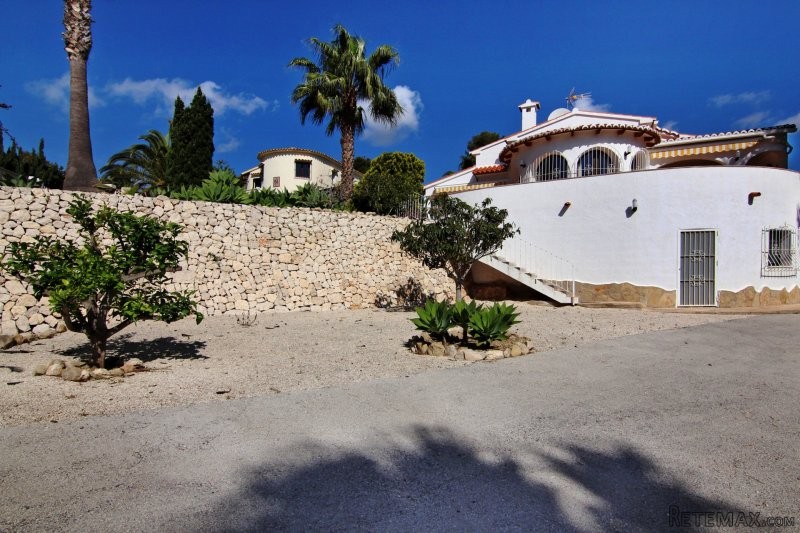 Superb villa close to the centre of..