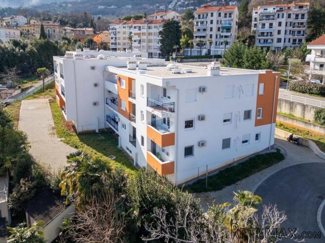 Lovran, stan 60m2, novogradnja, 2 kat, balkon, parking