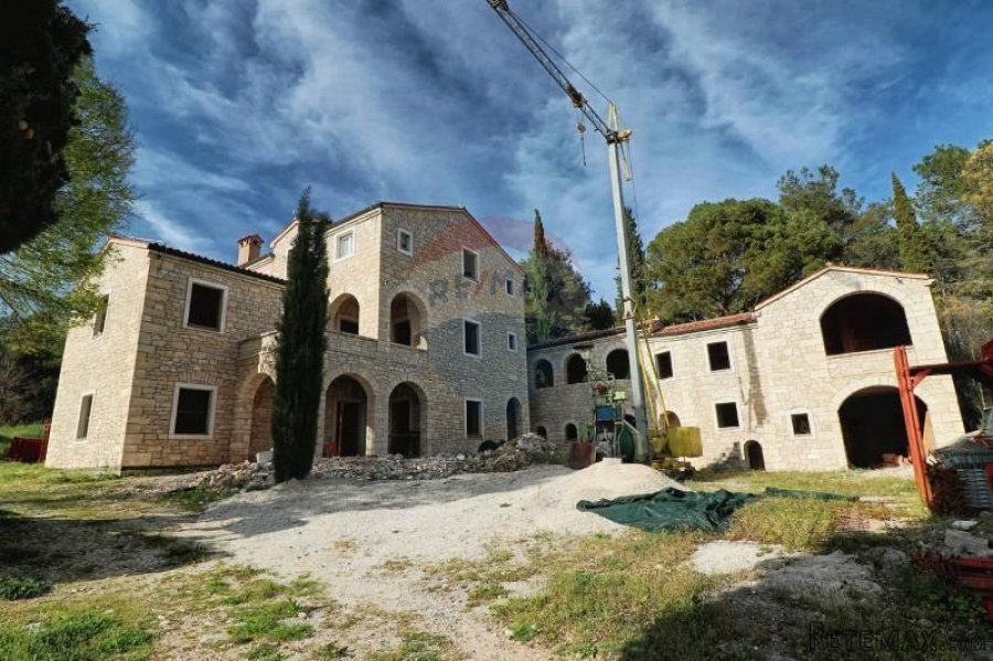 Istra, Kanfanar, velika kamena kuća u rohbau fazi