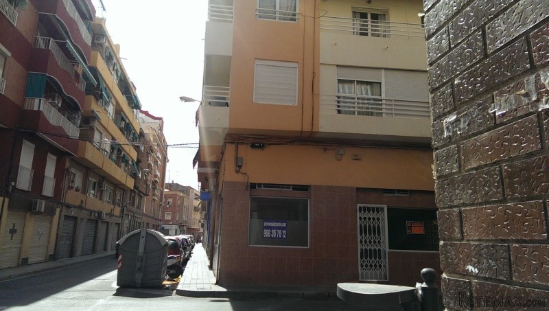3 bedroom, 1 bathroom Apartment, (build..